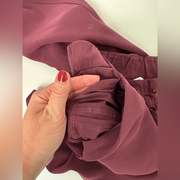 Lululemon On The Fly Jogger Woven Cassis Pant Maroon - Picture 8 of 8